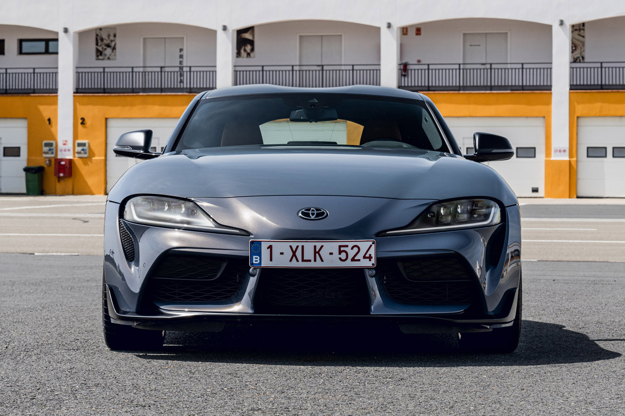 frontal del Toyota GR Supra Manual
