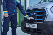 Prueba Ford e-Transit 2022 cargando