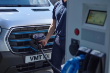 Prueba Ford e-Transit 2022 enchufe