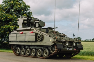 A subasta este tanque Alvis Stormer HVM del ejército británico con sistema antimisiles subasta tanque Stormer