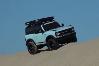 Si no te llega para el original, este Ford Bronco radio control a escala 1:10 también es muy divertido