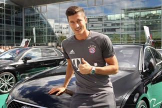 La impresionante colección de coches de Robert Lewandowski, el nuevo fichaje del F.C. Barcelona coches de robert lewandowski
