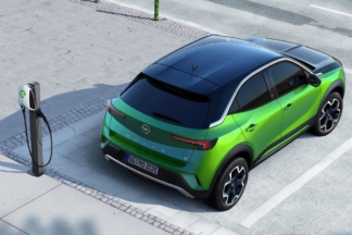 Si los coches eléctricos no bajan su precio, el mercado podría colapsar, según Stellantis Stellantis