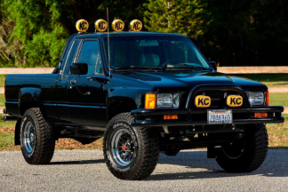 A subasta una réplica del Toyota Hilux de 1985 de Marty McFly en ‘Regreso al Futuro’ subasta toyota hilux 1985 marty mcfly regreso al futuro