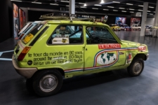 dos jóvenes franceses quisieron dar su particular vuelta al mundo en 80 días… pero lo hicieron a bordo de este Renault 5 Tou du Monde.