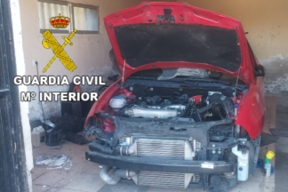 Roban un coche de la Guardia Civil e intentan venderlo por piezas coche de la Guardia Civil