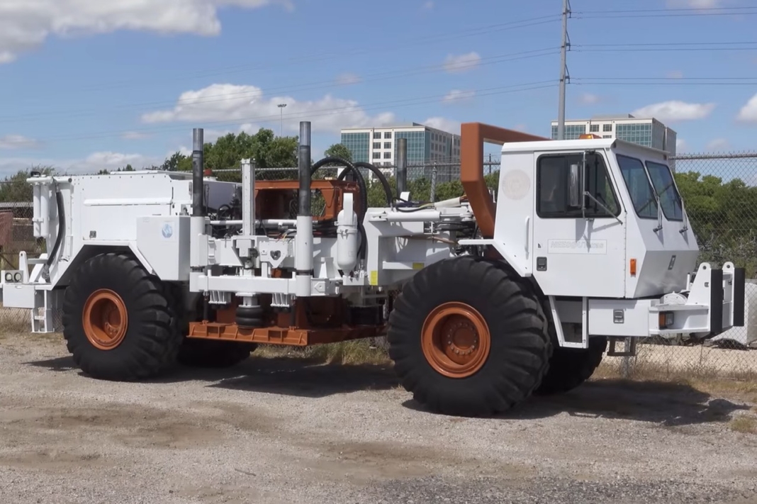 T-Rex gigantesco camión T-Rex gigantesco camión