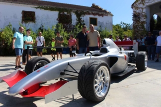 Un agricultor cordobés construye un coche de Fórmula 1 que alcanza los 250 km/h agricultor cordobes construye formula 1