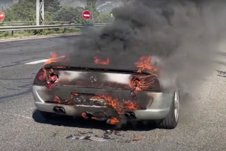 Un Ferrari F355 se quema mientras lo prueba un potencial comprador Ferrari F355