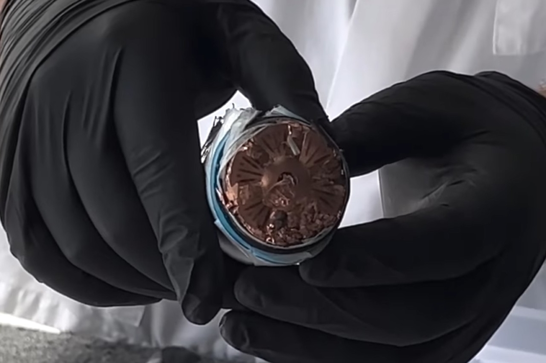 interior de la batería del Tesla Model Y