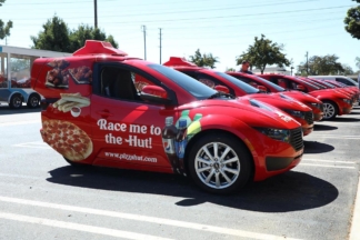 Pizza Hut adquiere monoplazas de tres ruedas para el reparto de pedidos pizza hut monoplaza electrico