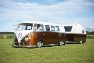 A subasta una Volkswagen T1 Splitscreen Campervan con caravana a juego Volkswagen T1 Splitscreen Campervan