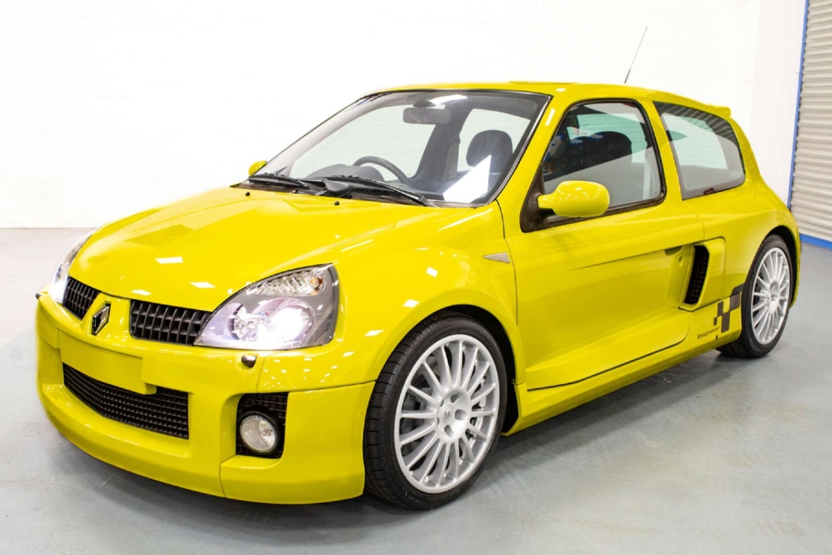 a-subasta-un-exclusivo-renault-clio-v6-phase-2-con-21-300-kil-metros