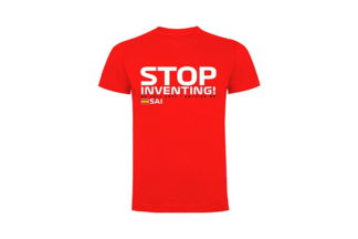 Luce con orgullo la camiseta con el mensaje “Stop inventing” de la primera victoria de Carlos Sainz en Fórmula 1 camiseta stop inventing carlos sainz formula 1