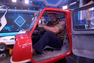 Vídeo: Dwayne ‘La Roca’ Johnson a bordo del coche más pequeño del mundo dwayne la roca johnson a bordo coche mas pequeño mundo