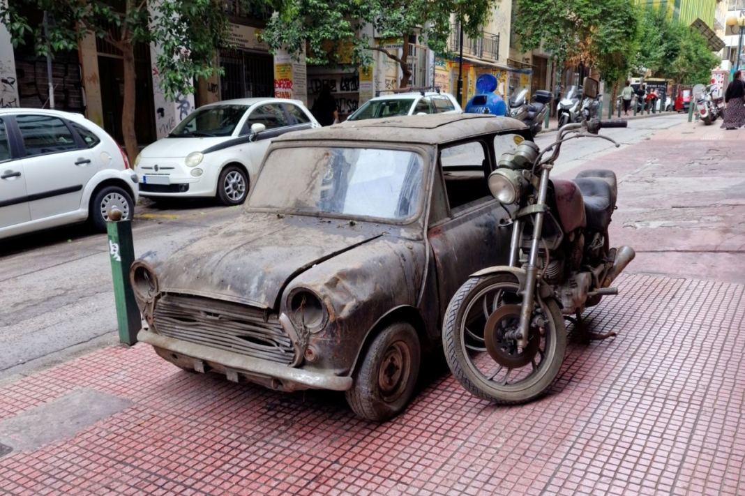 mini yamaha abandonados parking subterraneo