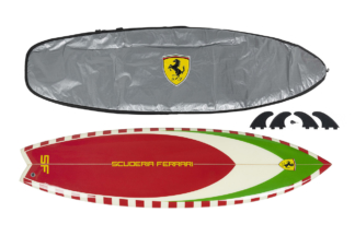 Esta tabla de surf Ferrari de edición limitada va a salir a subasta subasta tabla surf ferrari