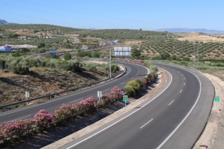 Diferencia entre autopista y autovía: claves para conducir en ellas Autopista y autovía