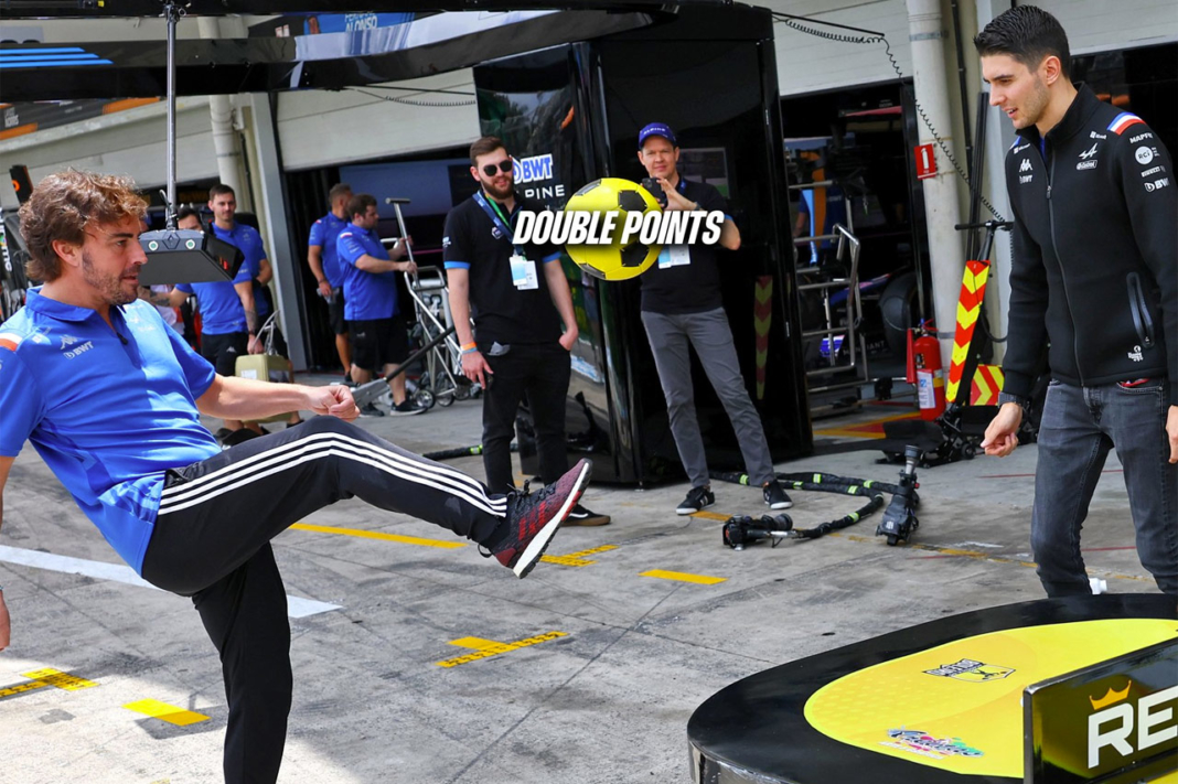 Fernando Alonso dominio balón de fútbol