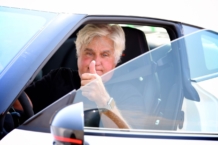 Jay Leno resulta herido en un incendio en su garaje Jay Leno