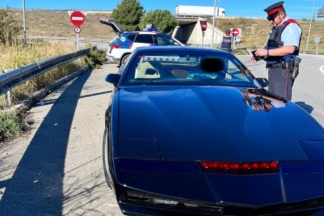 Los Mossos d’Esquadra paran en un control a KITT, el “coche fantástico” mossos d'esquadra control kitt coche fantastico