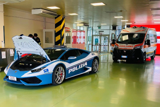 La Policía italiana recorre 570 km para transportar dos riñones en su Lamborghini Huracán Policía italiana Lamborghini Huracán