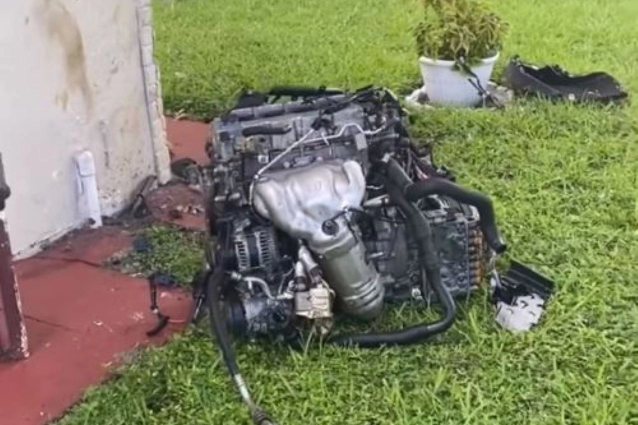 corvette accidentado pierde motor incendia