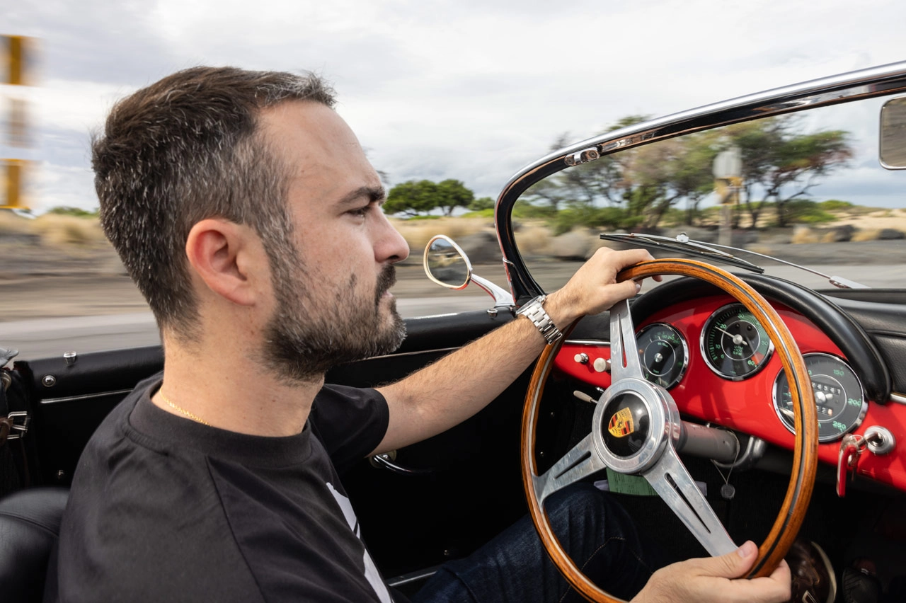 hugo-valverde-probando-porsche-356-speedster-1600a.jpg.webp