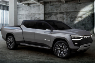 Ram 1500 Revolution, la pick-up eléctrica que esconde una de sus tres filas de asientos Ram 1500 Revolution