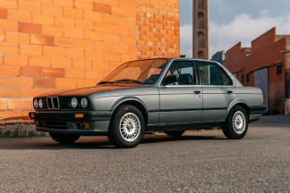 A subasta un BMW 320i E30 con solo 27.000 km en España BMW 320i E30