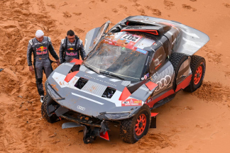 Carlos Sainz abandona el Dakar 2023