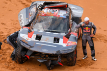 Carlos Sainz tiene fracturadas las vértebras T5 y T6 Accidente de Carlos Sainz en el Dakar 2023 en el que se fracturó dos vértebras