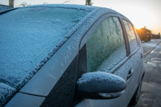 6 consejos para eliminar el hielo del parabrisas consejos eliminar hielo parabrisas