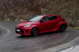 Vídeo: Así es llevar al límite el Toyota GR Yaris en una carretera de montaña Toyota GR Yaris