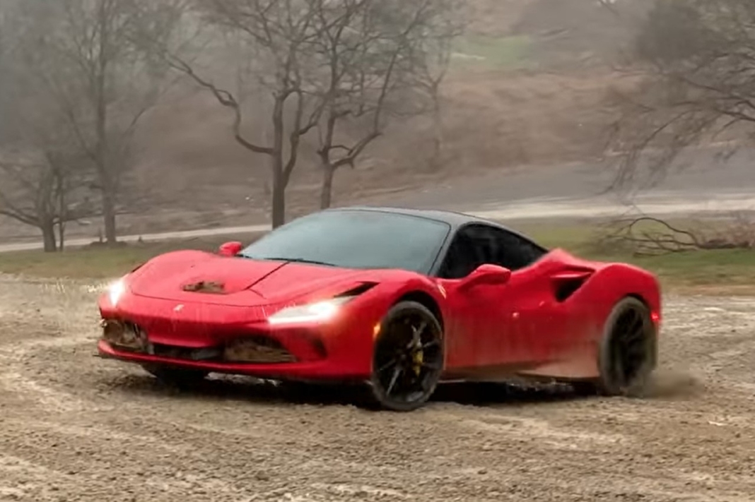 YouTuber compra Ferrari F8 Tributo destrozarlo