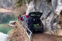Conductor de un Alpina B3 Touring queda atrapado en un sendero siguiendo las indicaciones del GPS alpina b3 touring atascado sendero gps