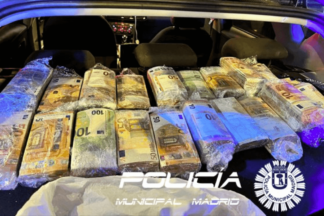 Interceptados en Madrid dos ciudadanos chinos que transportaban 200.000 euros en el maletero de un coche alquilado interceptados madrid ciudadanos chinos transportaban 200.000 euros coche alquiler