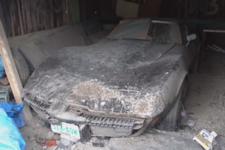 Vídeo: este Chevrolet Corvette de 1974 recibe su primer lavado en 34 años primer lavado 34 años chevrolet corvette stingray abandonado