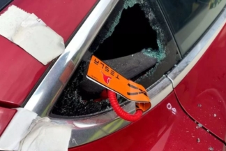 Los vehículos de Tesla ocultan un cable de seguridad para anular el sistema de alto voltaje tesla cable seguridad oculto sistema alto voltaje