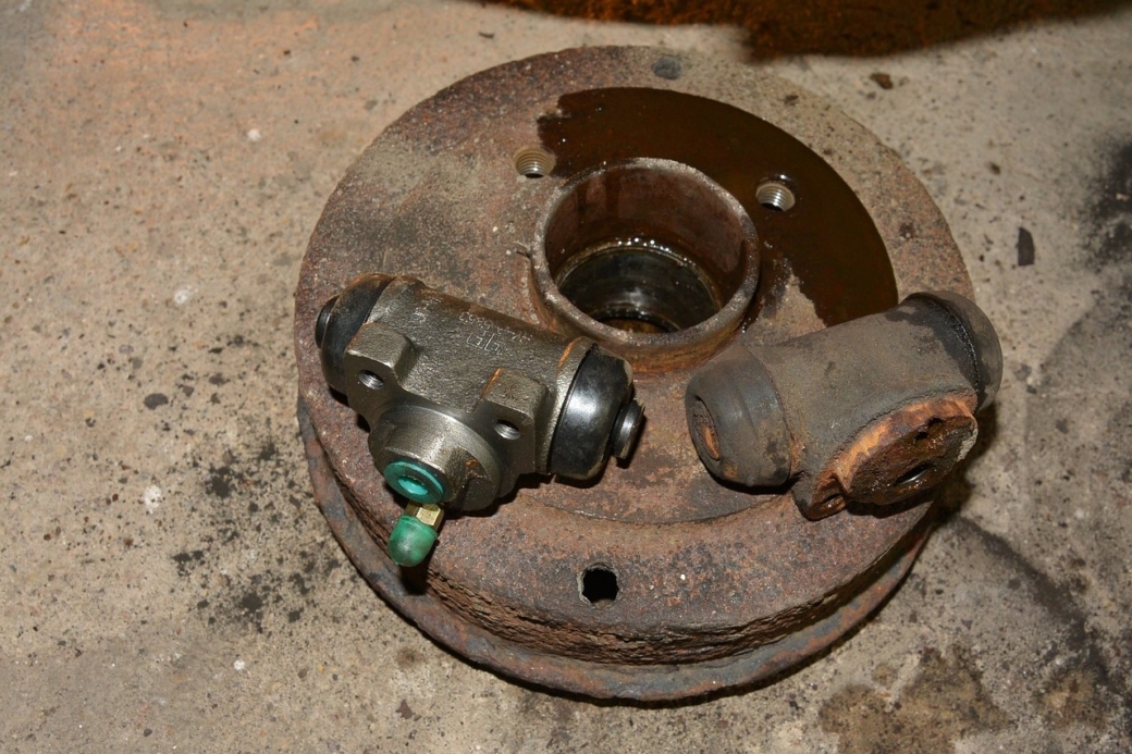 Ventajas e inconvenientes del freno de tambor respecto al de disco