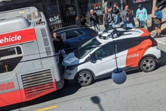 Un taxi autónomo de Cruise choca contra un autobús accidente taxi autonomo cruise