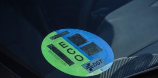 Gracias a este 'truco' más de 3.500 coches de gasolina consiguieron la Etiqueta ECO de la DGT La Etiqueta ECO de la DGT