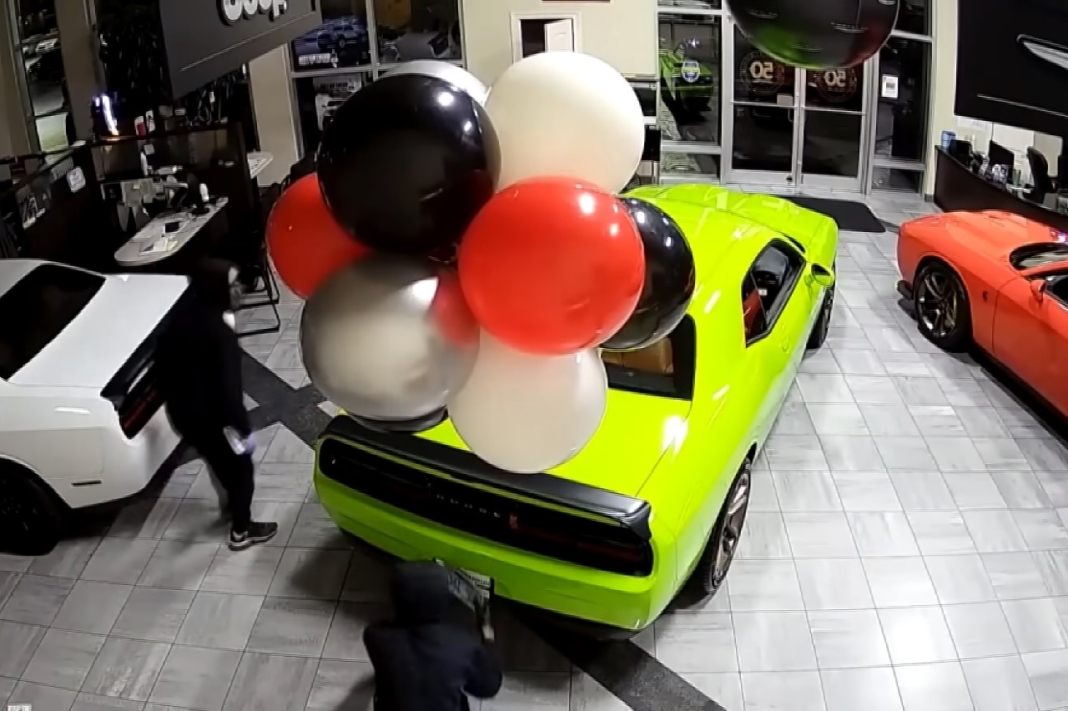 Robo Dodge Challenger Hellcat