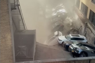 Derrumbe de un aparcamiento de cuatro pisos en Nueva York provoca un muerto y cinco heridos derrumbe aparcamiento nueva york