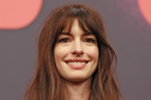 Anne Hathaway le confiesa a Daniel Ricciardo que es fan de la Fórmula 1 Anne Hathaway Daniel Ricciardo