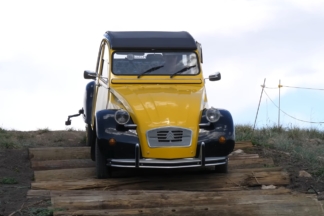 Vídeo: Así se comporta un Citroën 2CV en un circuito todoterreno vídeo Citroën 2CV todoterreno