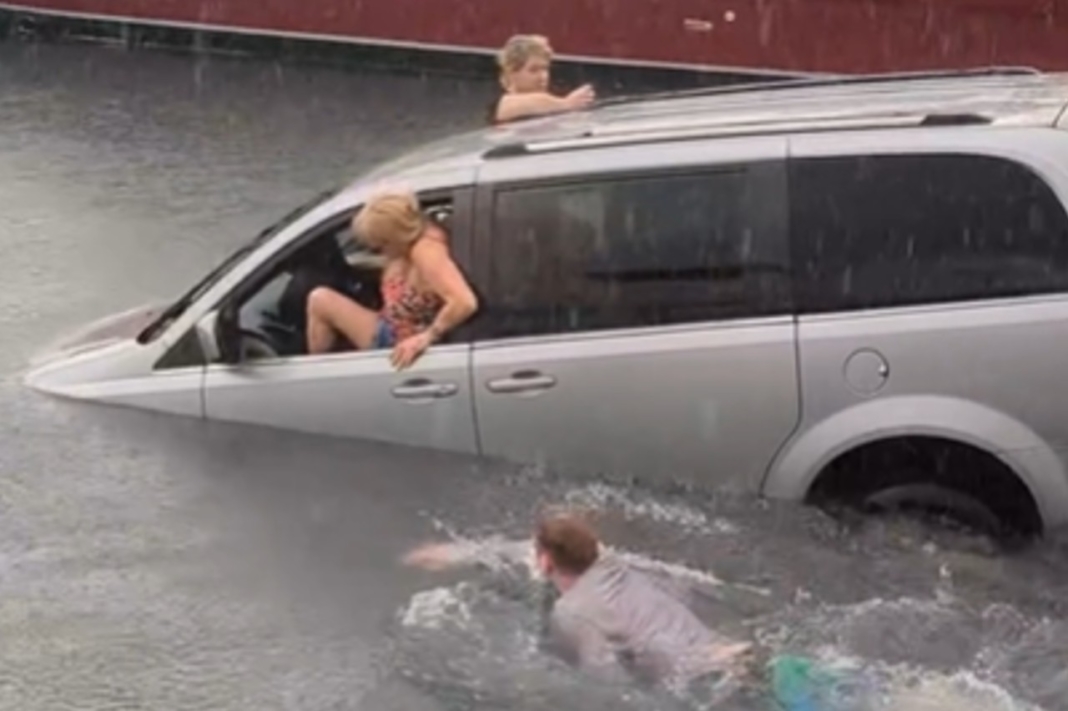 monovolumen cae al mar por culpa del GPS