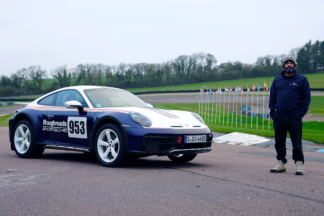Vídeo: Chris Harris pone a prueba el Porsche 911 Dakar en un circuito de rally cross Chris Harris pone a prueba el Porsche 911 Dakar