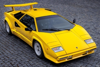 A subasta uno de los solo 9 Lamborghini Countach LP5000 QV pintado en Giallo Fly subasta Lamborghini Countach LP5000 QV 1988