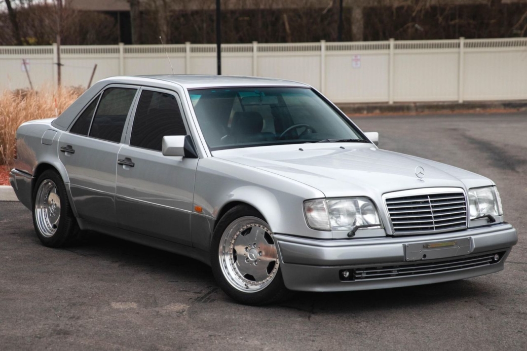 693 Benz A subasta uno de los 45 Mercedes-Benz E60 AMG de 1993